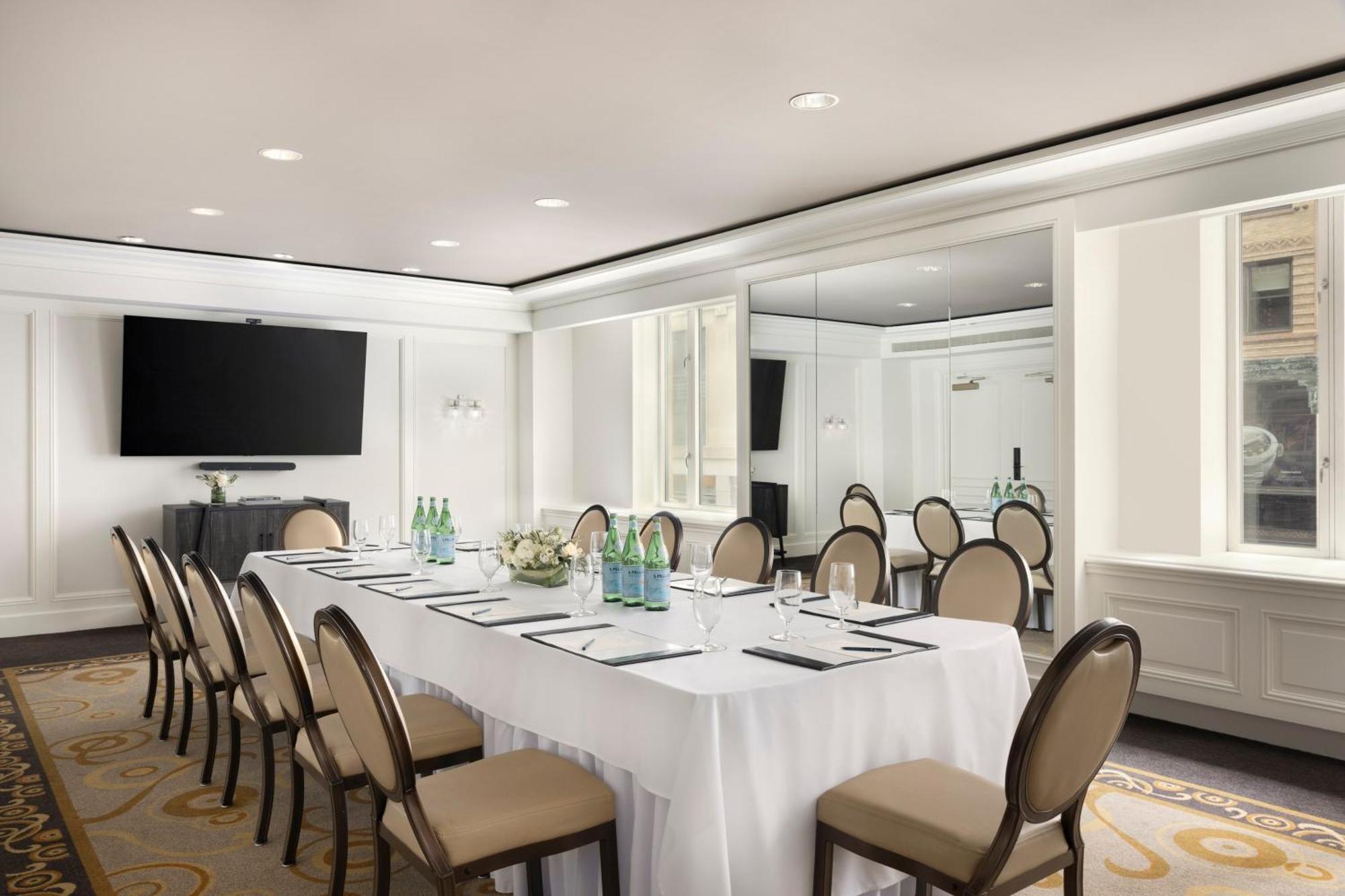 Omni Berkshire Place New York Exterior photo